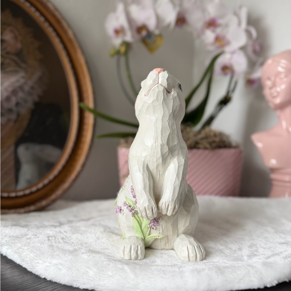 WHIMSICAL EASTER BUNNY GIRL RABBIT LAVENDER PURPLE FLOWER SEASONAL FIGURINE NEW - Picture 5 of 6